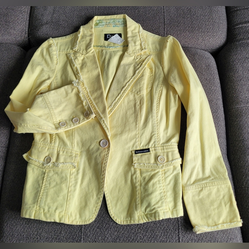 Dolce & Gabbana yellow cotton denim blazer jacket. Fits size small/medium.